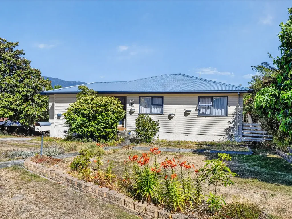 Lindisfarne 3 Bedroom Elevated living with space, views and excellent storage