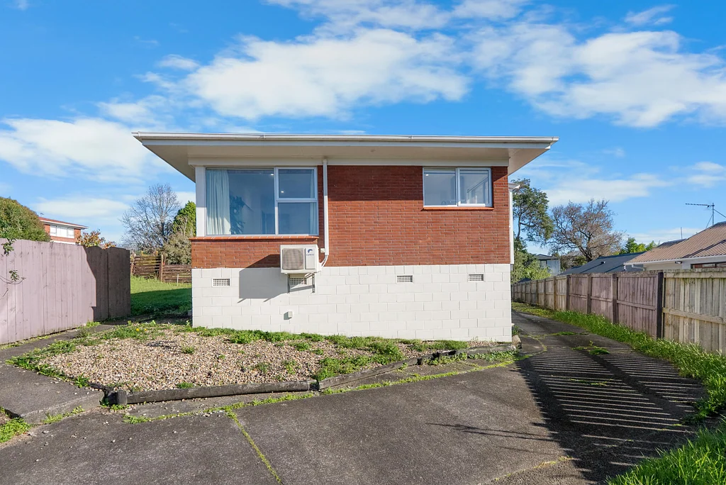New Lynn 2બેડરૂમ Bank Says Sell - Motivated Owners