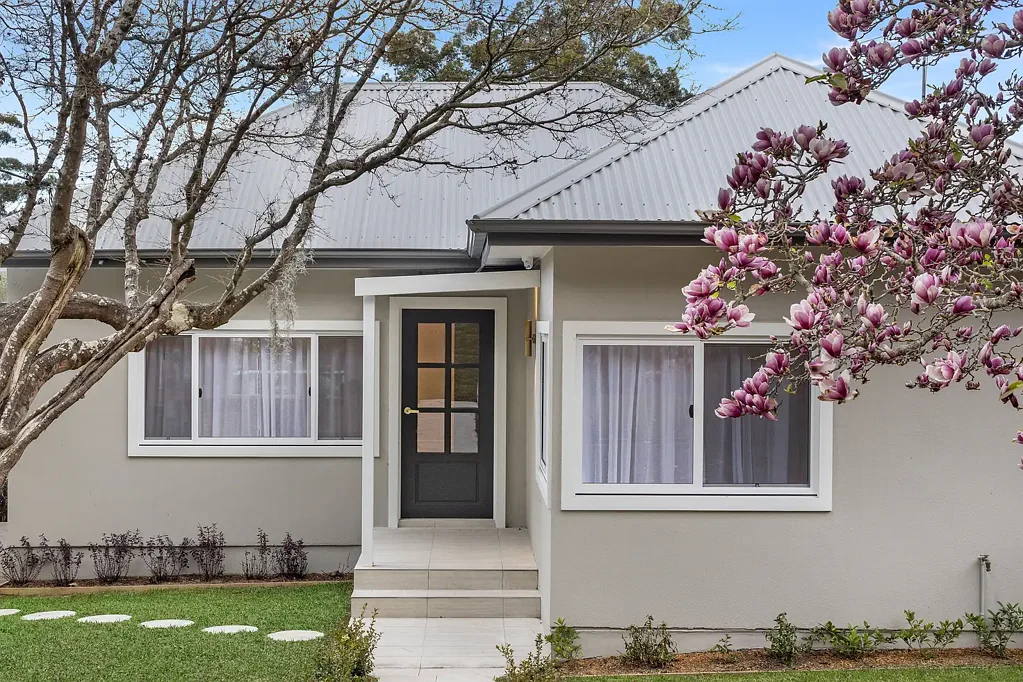Stunning Cottage Charm in a Peaceful Family Setting