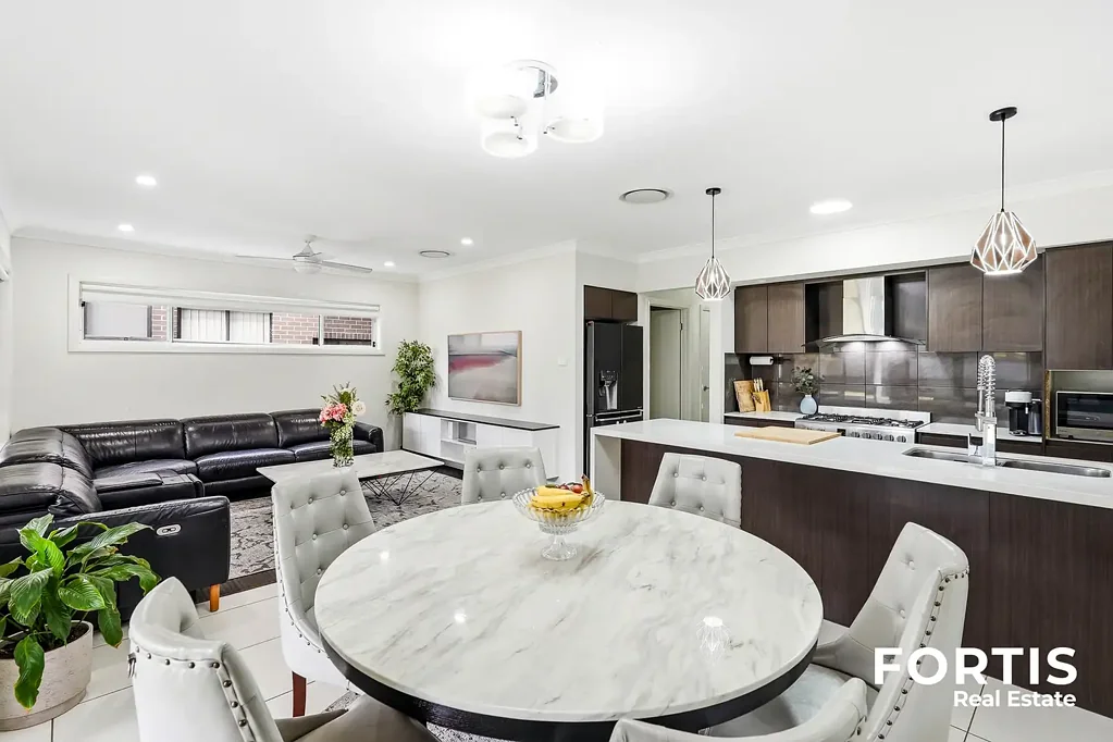 Marsden Park 4房 Marsden Park 中心地带的现代家庭生活！ Big on Space! Smart on Energy! Brilliantly Located!