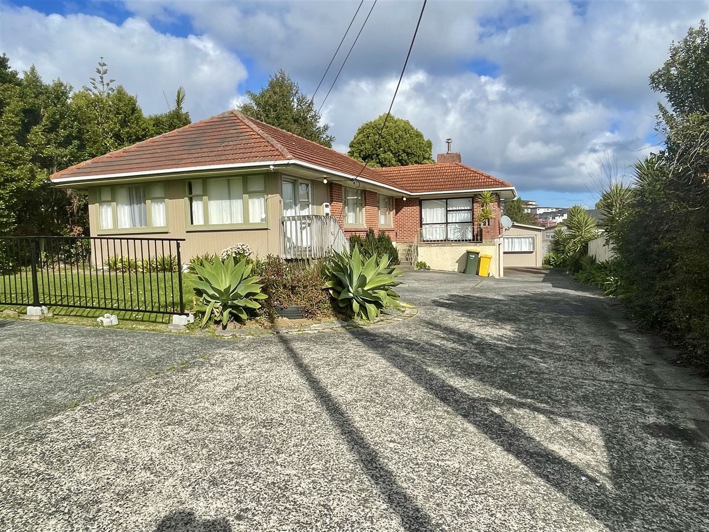 29 Awaroa Road, Sunnyvale, Auckland - Waitakere, 6 कमरे, 1 बाथरूम, House