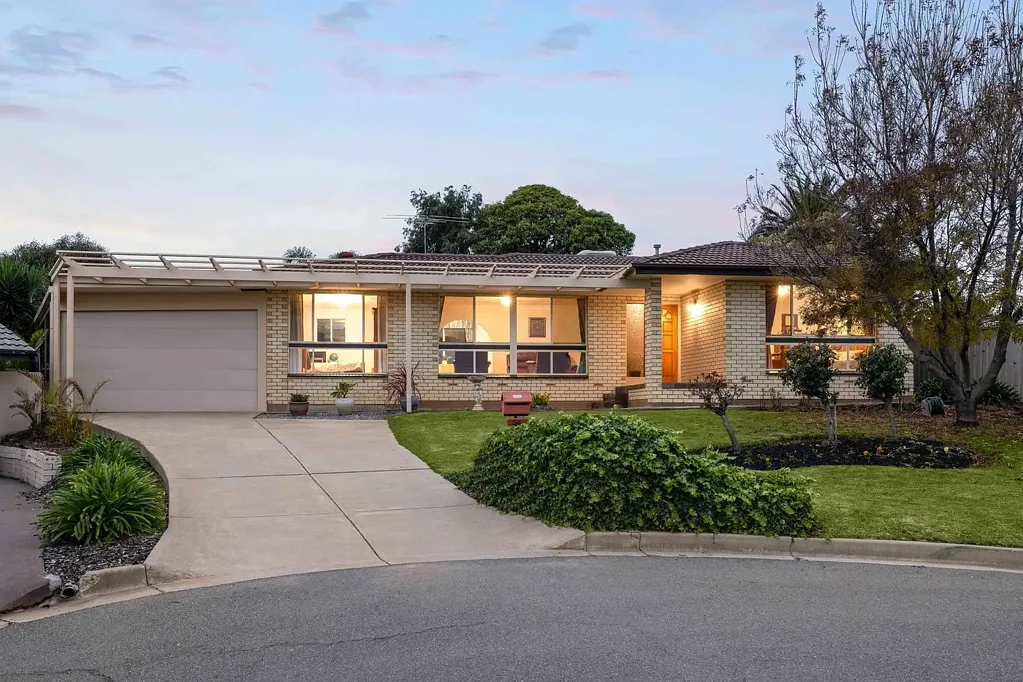 Hallett Cove 4 Slaapkamer Stunning Sea Views from a Tightly Held Coastal Classic.