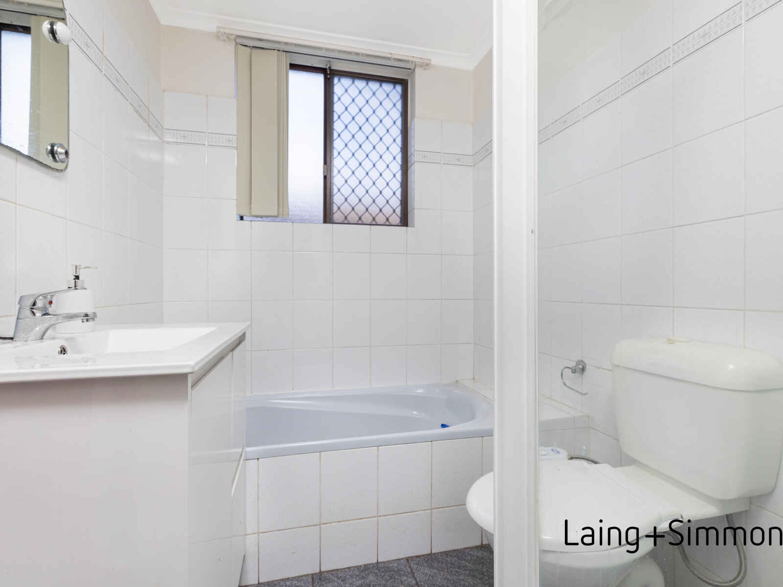 UNIT 2 24-28 WIGRAM ST, HARRIS PARK NSW 2150, 0 phòng ngủ, 0 phòng tắm, Unit