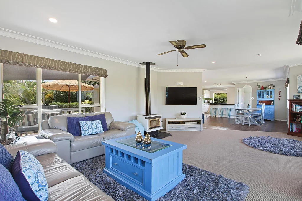 Clarks Beach 4房  Stunning 4-Bedroom Home with Golf Views