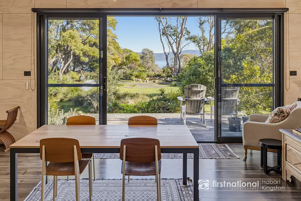Great Bay 2Kwarto BRUNY BLACK BOX - Absolute Beachfront Reserve Living