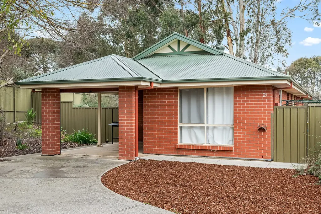 Nairne 3房  Secure a versatile investment surrounded by the grounding treetop tranquillity of a Hills suburb on the rise…