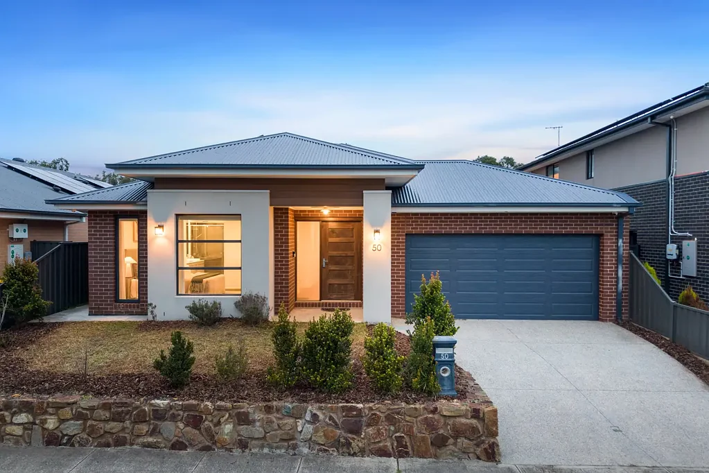 Craigieburn 4 Bedroom It's a Perfect Place to Admire the Scenery
