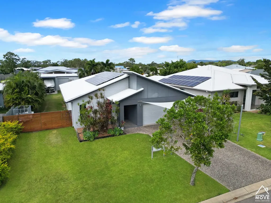 Mount Low 4房  Spacious Family Living with Pool, Powered Shed & Solar on 1000sqm