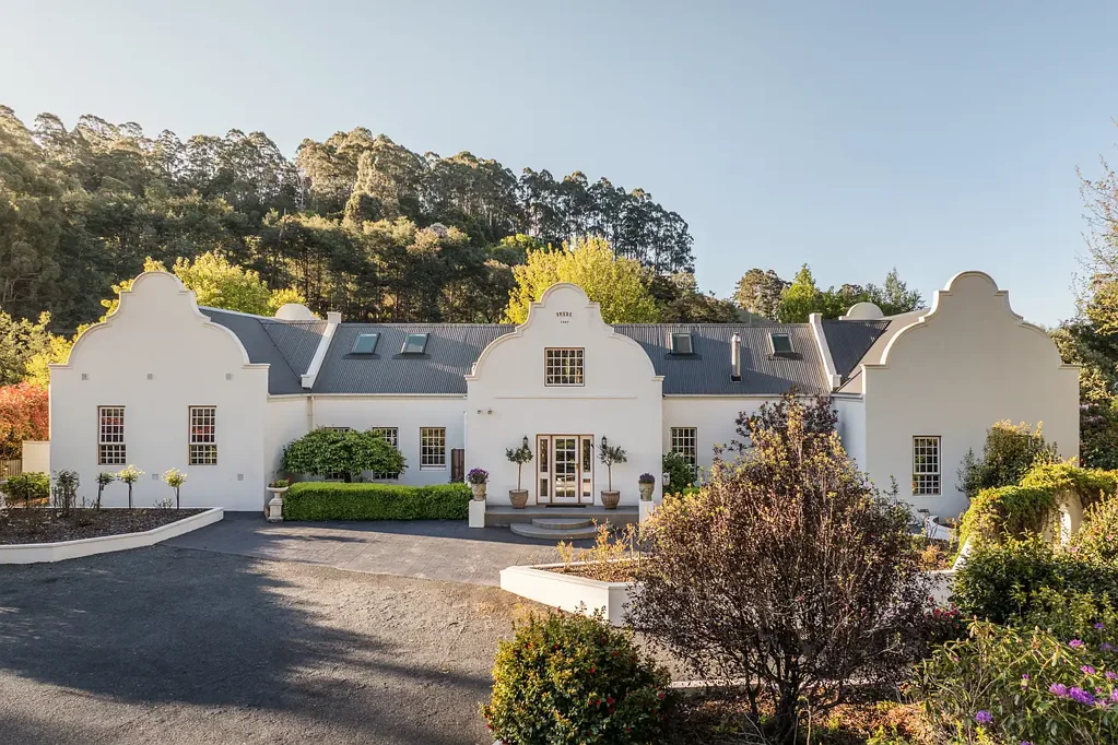 Forth 5 Slaapkamer RIVERFRONT SERENITY MEETS MODERN COUNTRY LUXURY