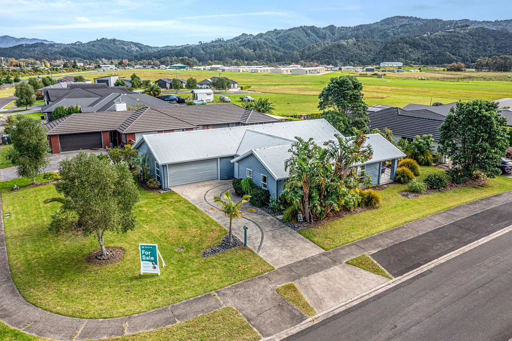 Whitianga 4房  Four Beds. Sunny Corner Site. Airpark