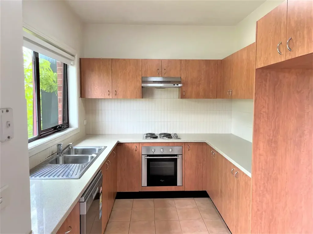 BRIGHT AND SPACIOUS!!