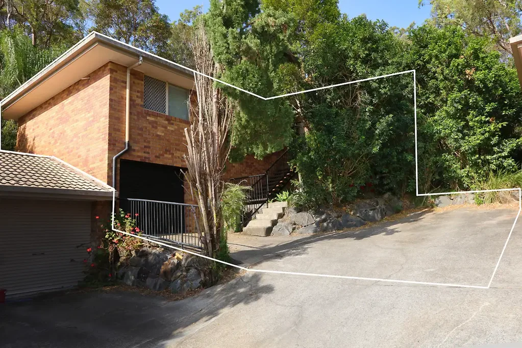 CHARMING 3 BEDROOM DUPLEX