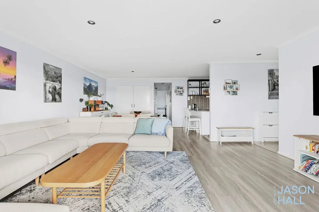 Belconnen 2ਬੈੱਡਰੂਮ The Brief: Stylish Top-Floor Living in the Heart of Belconnen
