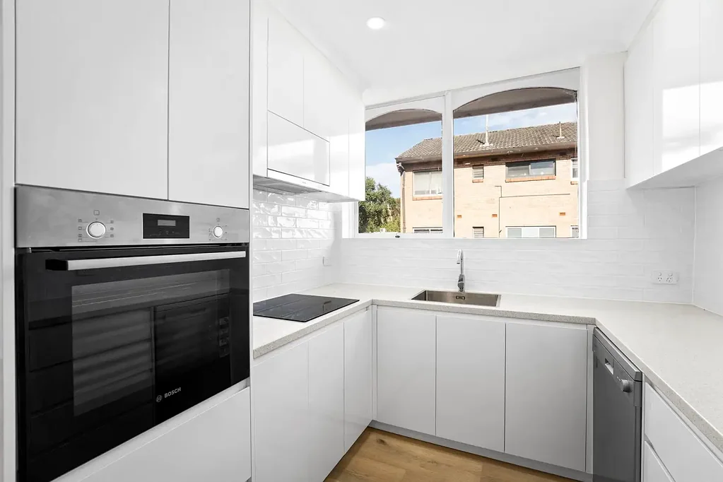 Stylish Apartment in Prime St Kilda East Location