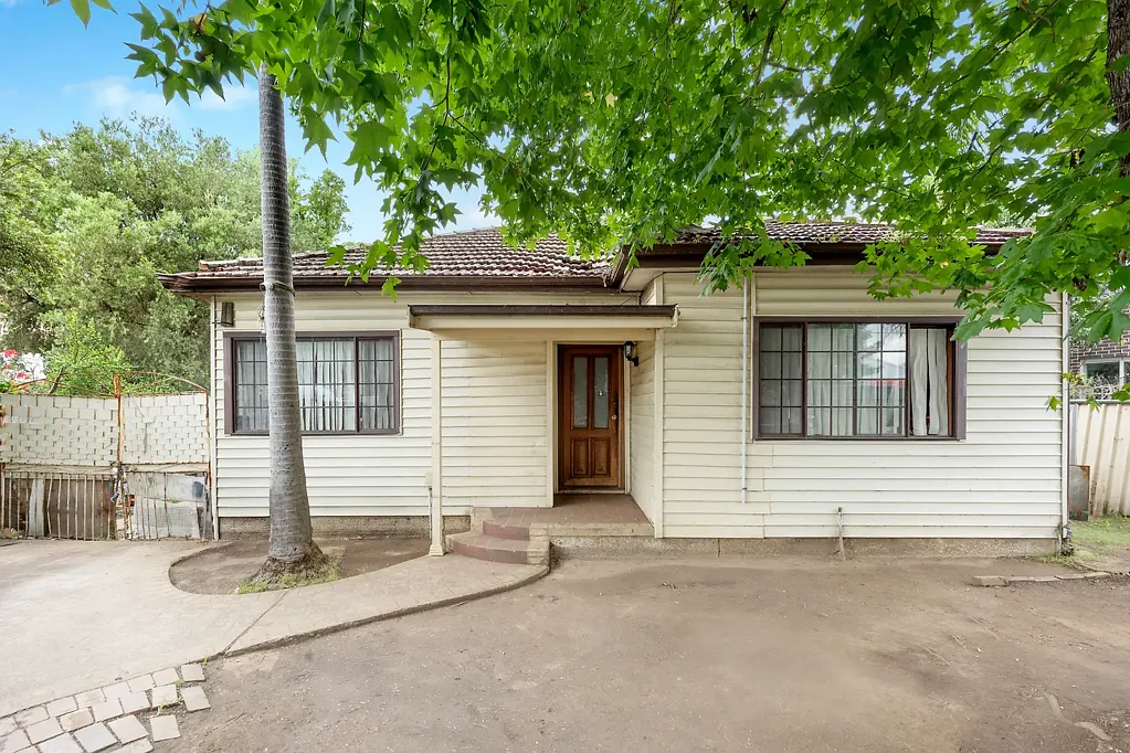 82 Bonds Road, Roselands, NSW 2196