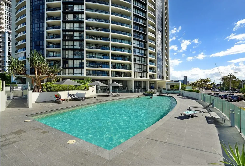 Fully Furnished, 1 Bedroom apartment, 500m walk to the Beach