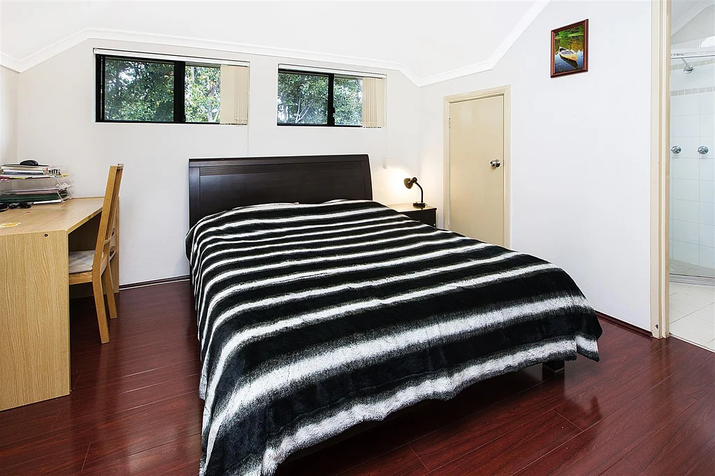 Spacious 2 Storey Apartment with Secure Parking & Storage