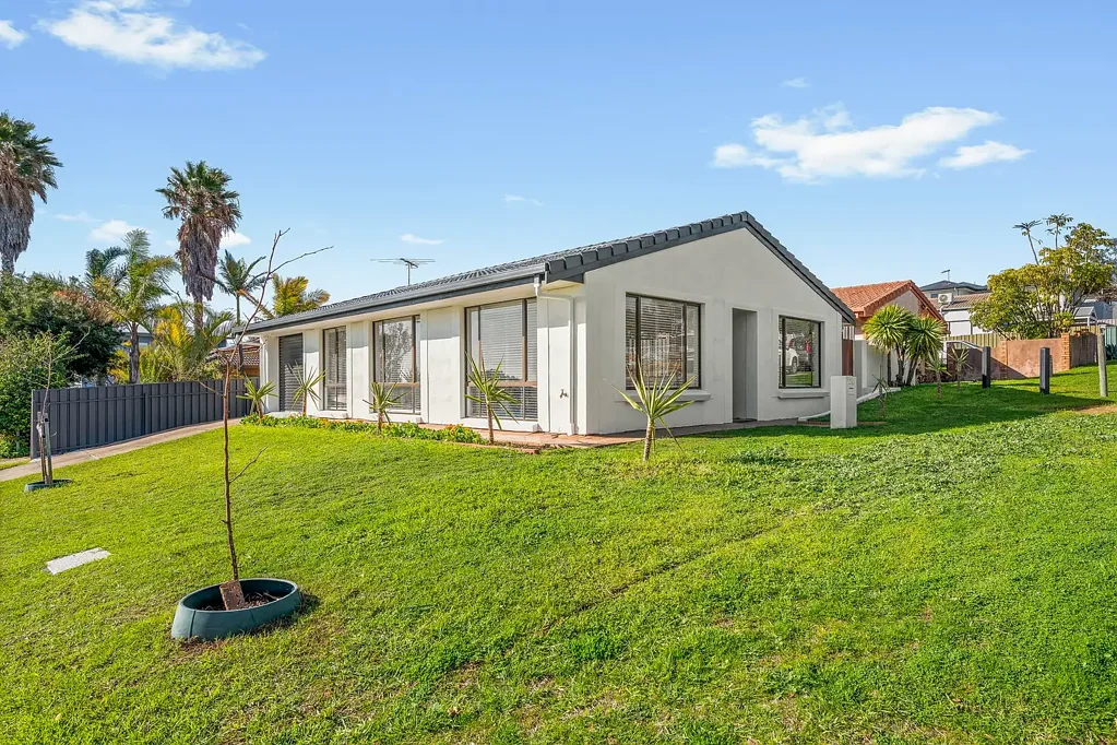 Christies Beach 2 Bedroom Contemporary Coastal Villa Moments From the Beach