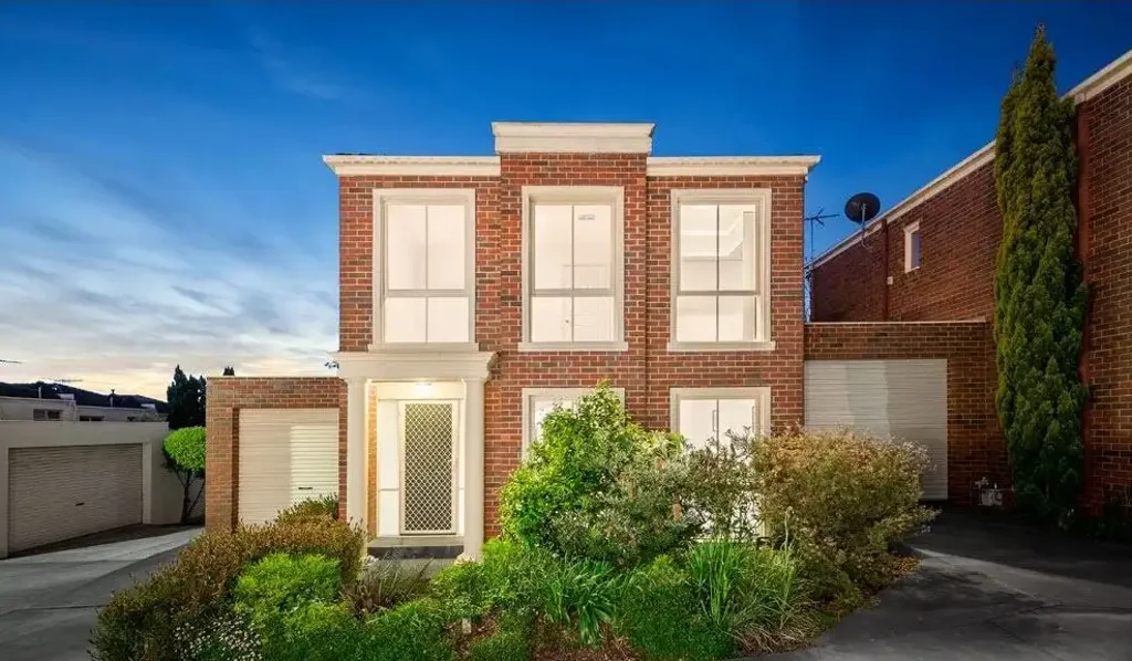 Modern 3-Bedroom Townhouse in Sought-After Wantirna Estate