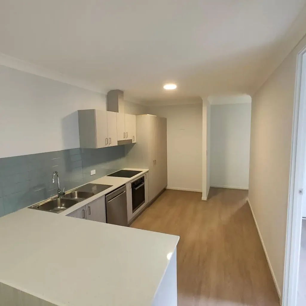 New luxury Duplex in Rosemount /Nambour Available 28/9/26