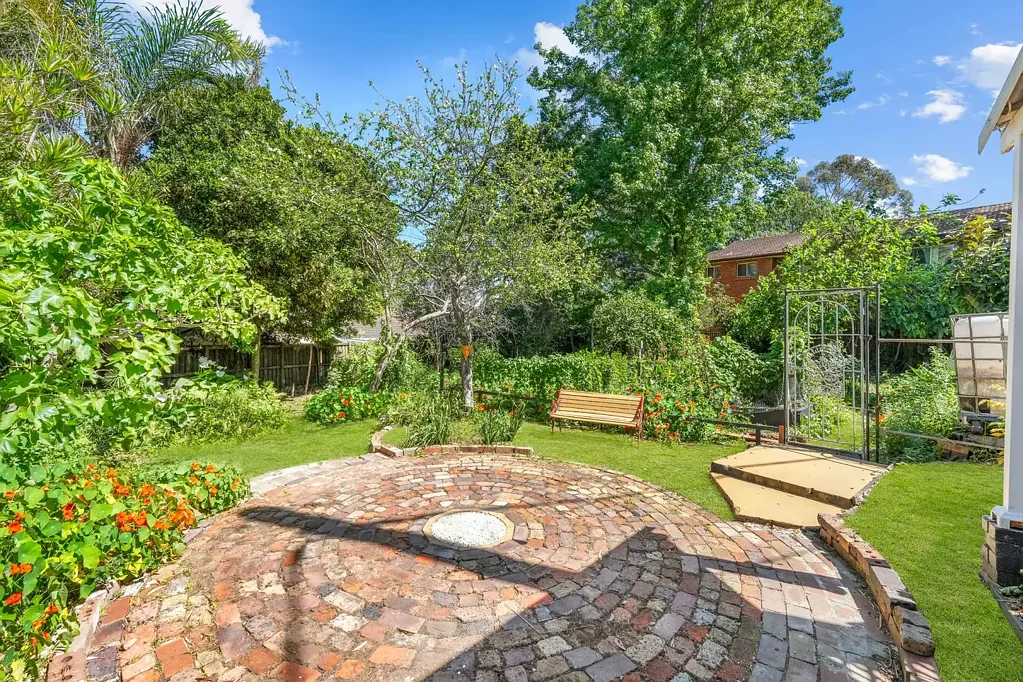 Marsfield 3ਬੈੱਡਰੂਮ Endless Potential on 860sqm – Prime Location in Marsfield