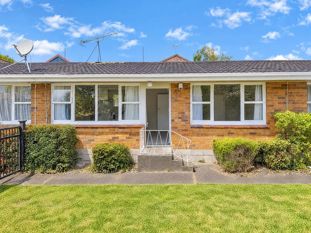 Ellerslie 2ਬੈੱਡਰੂਮ Tidy Brick & Tile Unit in Fabulous Location