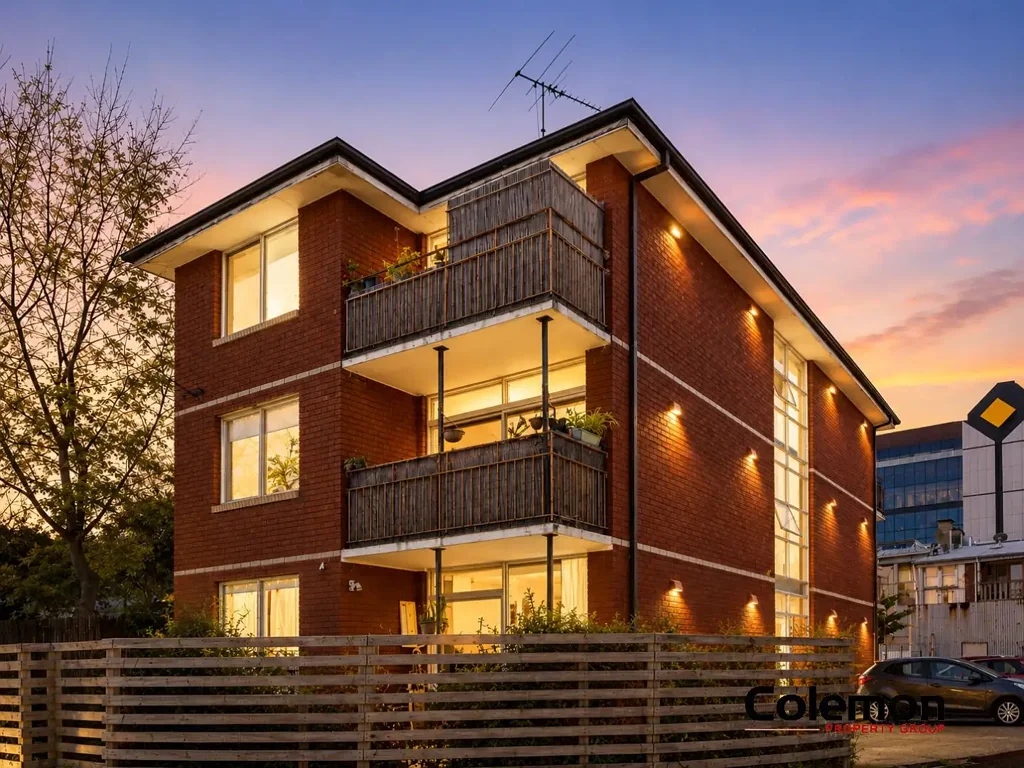 Well Maintained Mid Floor Unit