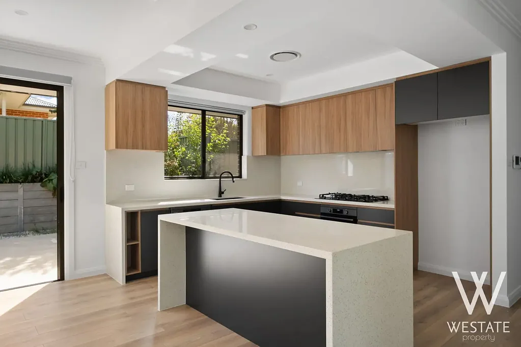 South Bathurst 3房  MAKE AN OFFER TODAY. MAKE A STATEMENT TOMORROW.