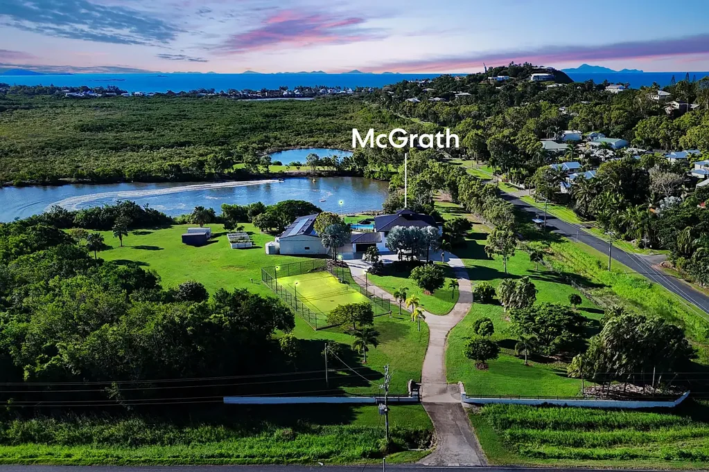 Dolphin Heads 5房  Luxury Estate on 13 Acres with Private Lakes, Pool & Tennis Court