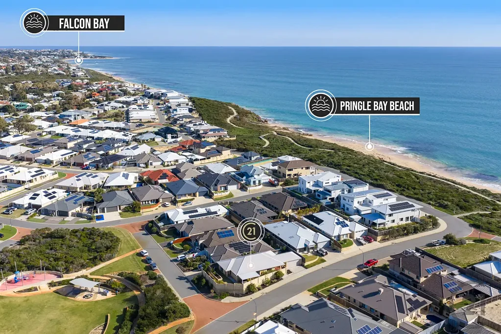 Halls Head 4 Slaapkamer Modern Coastal Living Opposite the Park & Moments from the Beach