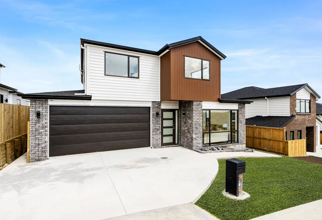 Papakura 6ਬੈੱਡਰੂਮ GRAND HOME WITH GRANNY FLAT - FACING RESERVE