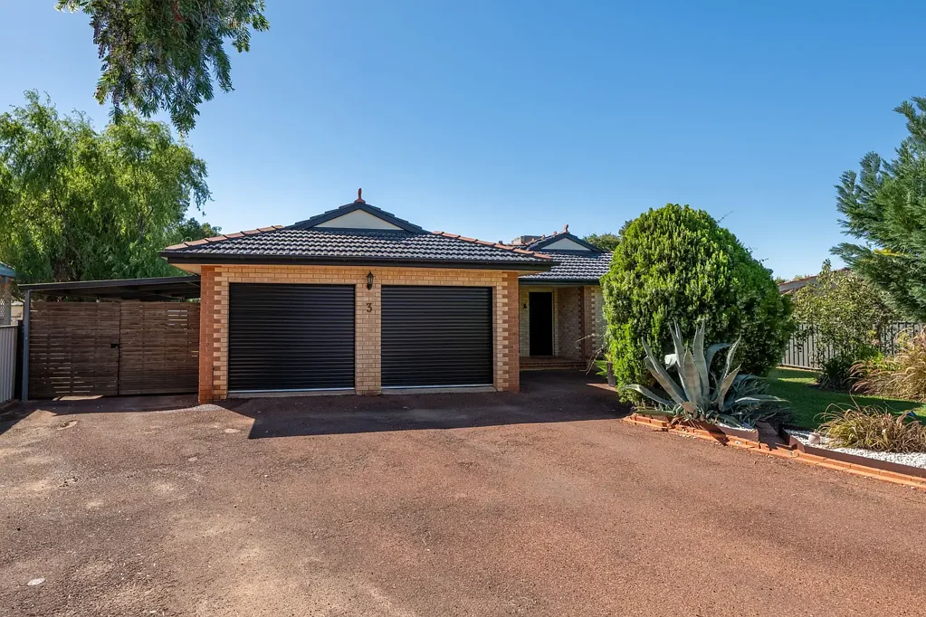 Forbes 4chambre Ray White Forbes - (02) 6851 1411