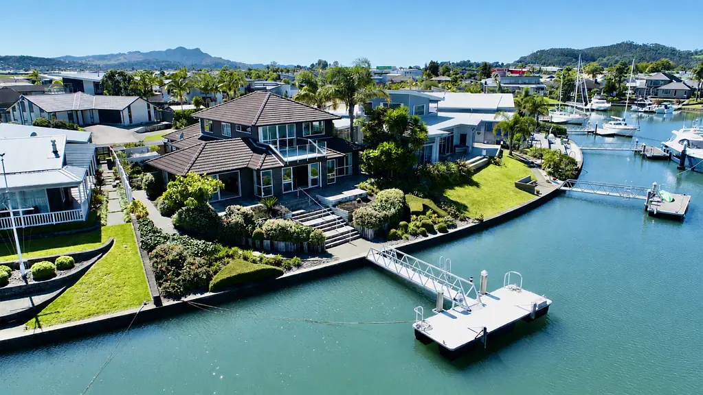 Whitianga 4 Slaapkamer Canal Front Elegance at 19 Aquila Drive