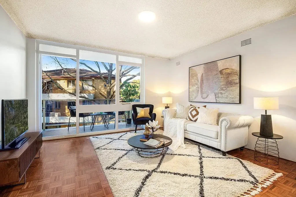 Well-Maintained Two-Bedroom Unit in Ultra-Convenient Location