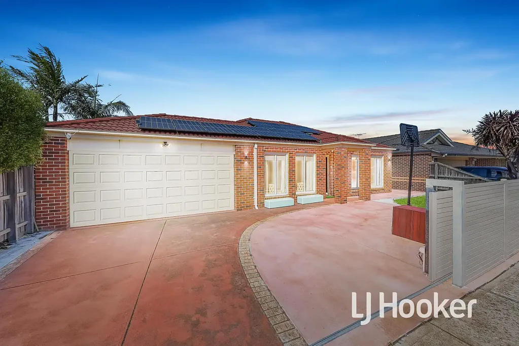 Cranbourne 4ห้องนอน Stylish Family Retreat with Two Living Areas & Outdoor Space