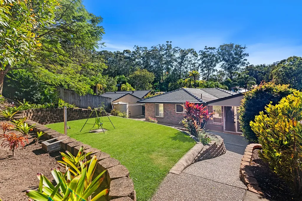 Currumbin Waters 4 Bedroom Expansive 1,357m² Block - Minutes to the Beach