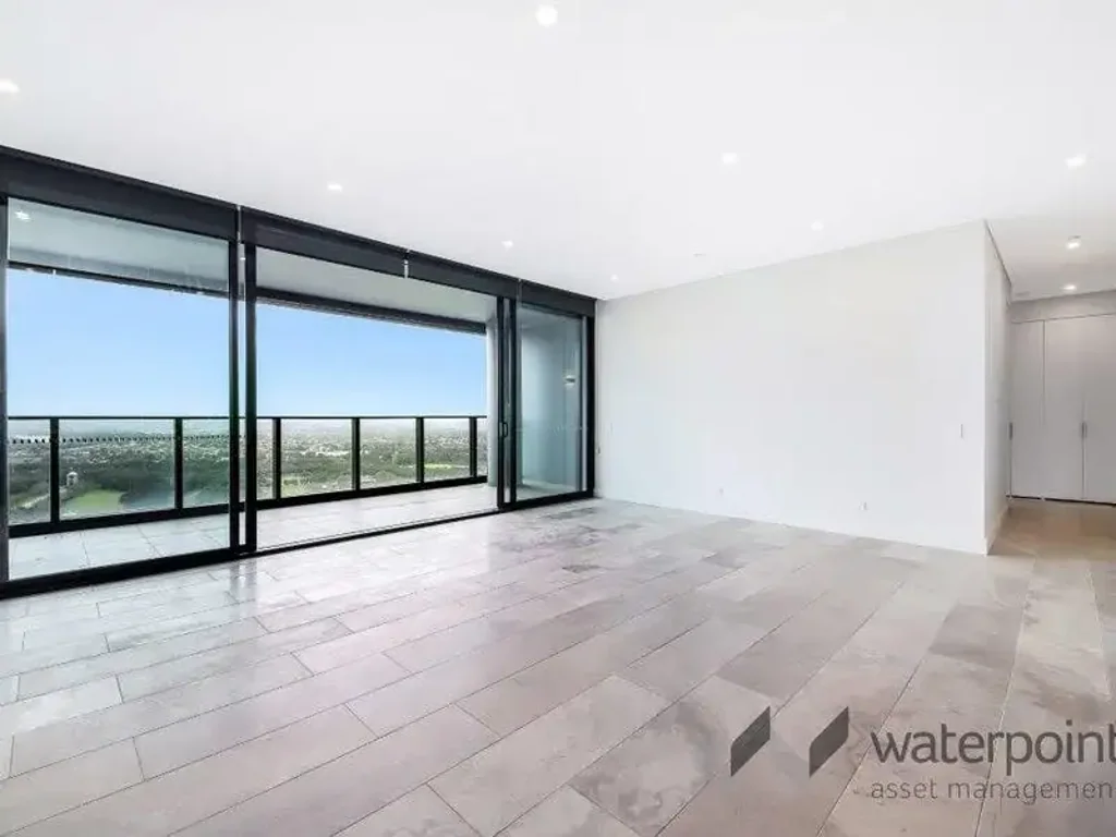 STUNNING VIEW & LAYOUT APARTMENT!