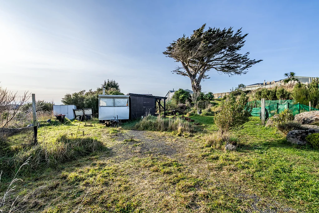Bluff Presenting a unique 567 m² freehold back section