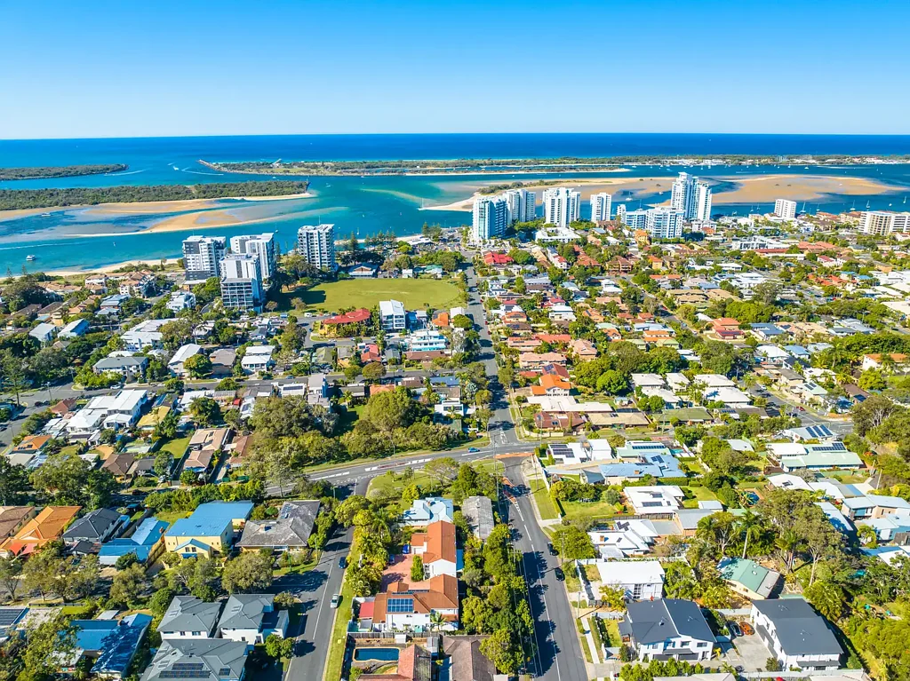 1/70 BROAD STREET, Labrador, QLD 4215
