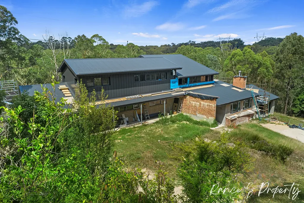 Kenthurst 4房 2.18公顷巨幅土地 私密死路尽享宁静 后方丛林壮景 泛光照明网球场 专属休息室 260平米棚屋 实用性强 潜力无限 黄金地段Kenthurst OPEN HOME THIS SATURDAY 23RD OF MAY 11:00 - 11:45AM