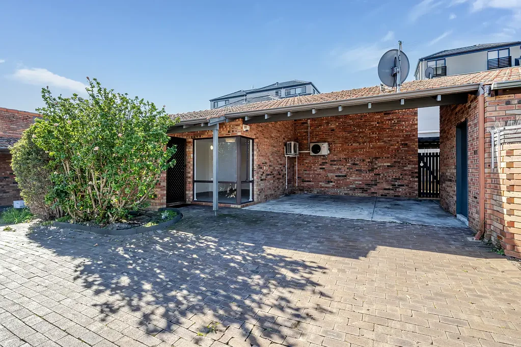 Stylish Villa Living in an Unbeatable South Perth Location
