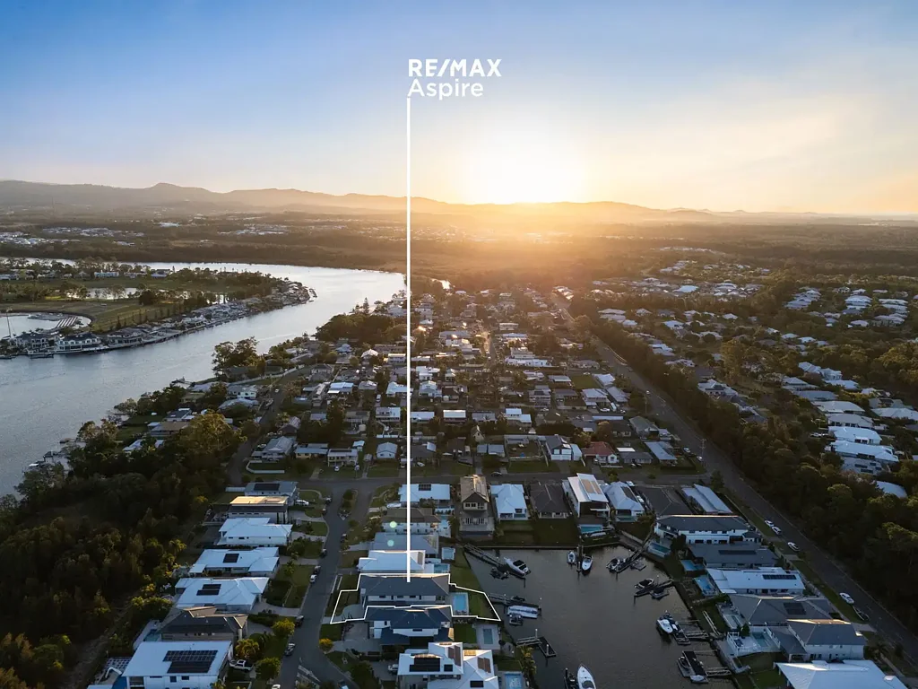 Coomera 6 Bedroom Exquisite Waterfront Property in Idyllic Location