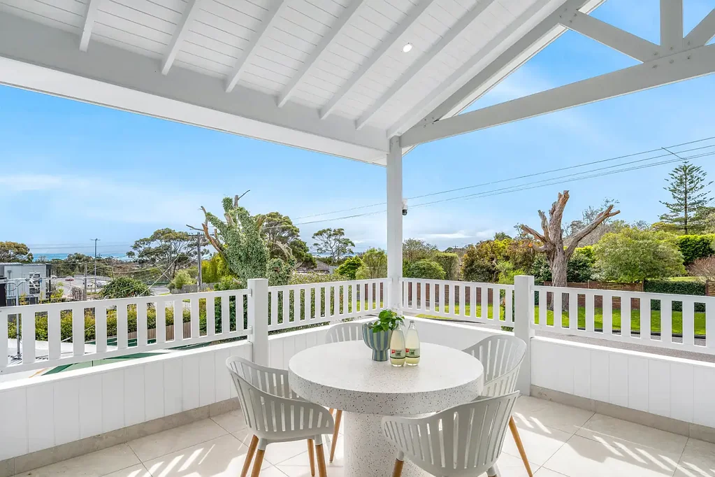 Mccrae 4房 汉普顿风格奢居 4卧套房 顶石厨Smeg 电梯预留 海湾景观 尊贵地段 步行海滩 Relaxed luxury lifestyle by the bay