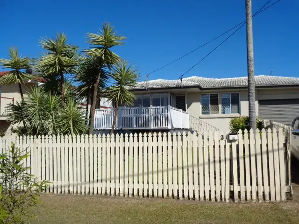 CONVENIENTLY LOCATED FAMILY HOME  WITH  2 STREET ACCESS