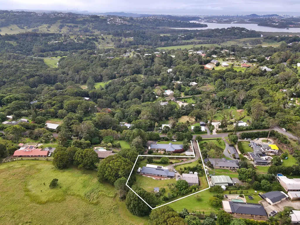 Terranora 4ਬੈੱਡਰੂਮ SECLUDED ACREAGE RETREAT WITH TRI-LIVING POTENTIAL & EXPANSIVE 4-BAY SHED