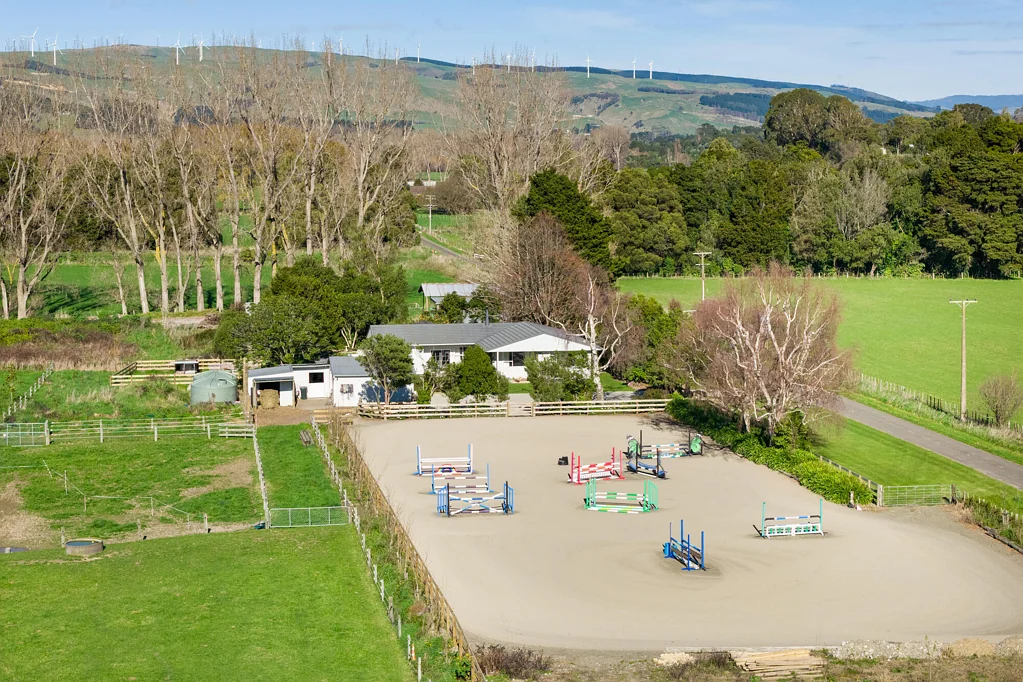 Ashhurst Exceptional 7.6 Ha Lifestyle - Superb Location