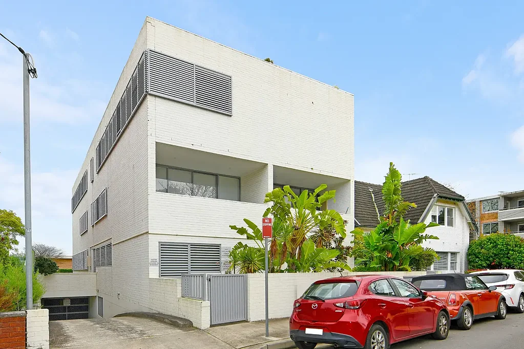 Randwick 1ห้องนอน Ground Floor Gem with Courtyard in a Premier Location