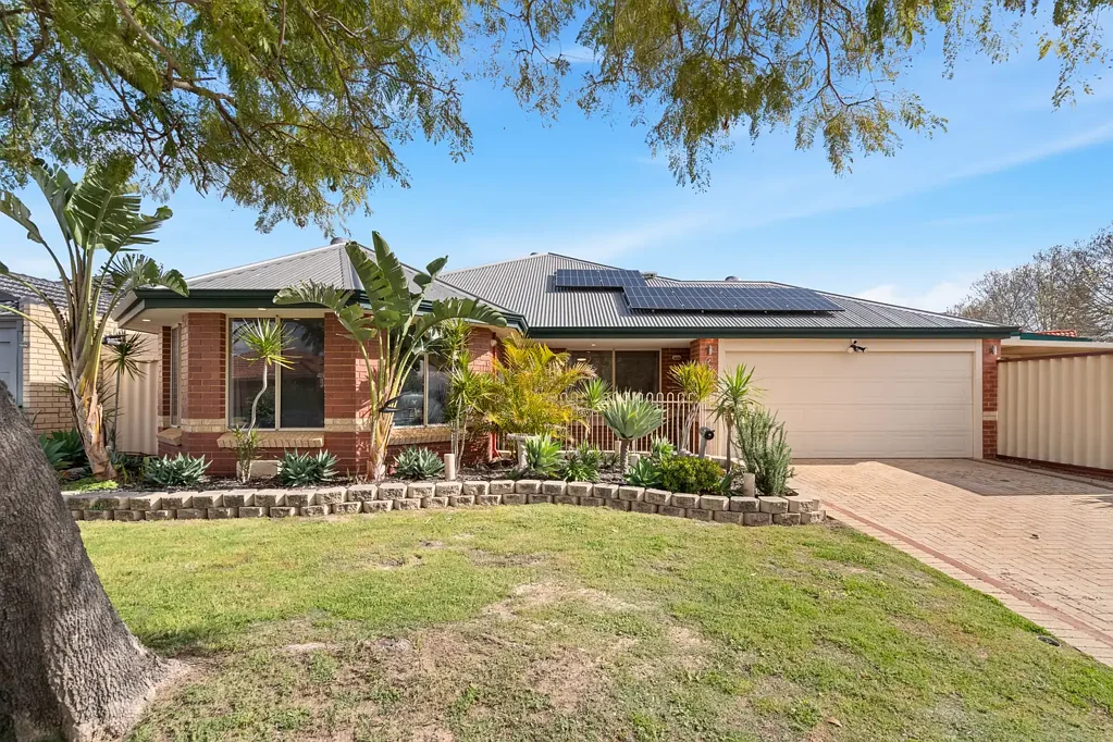 Redcliffe 4房  The Complete Family Package with a Swimming Pool