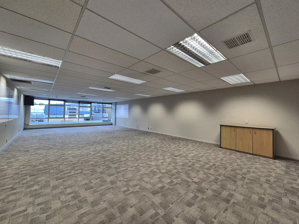 Takapuna Prominent office with prime Anzac Street exposure