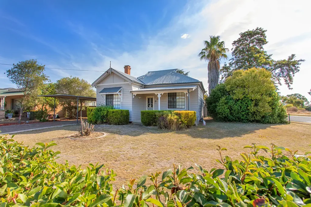 80 Fitzroy Avenue, Cowra, NSW 2794